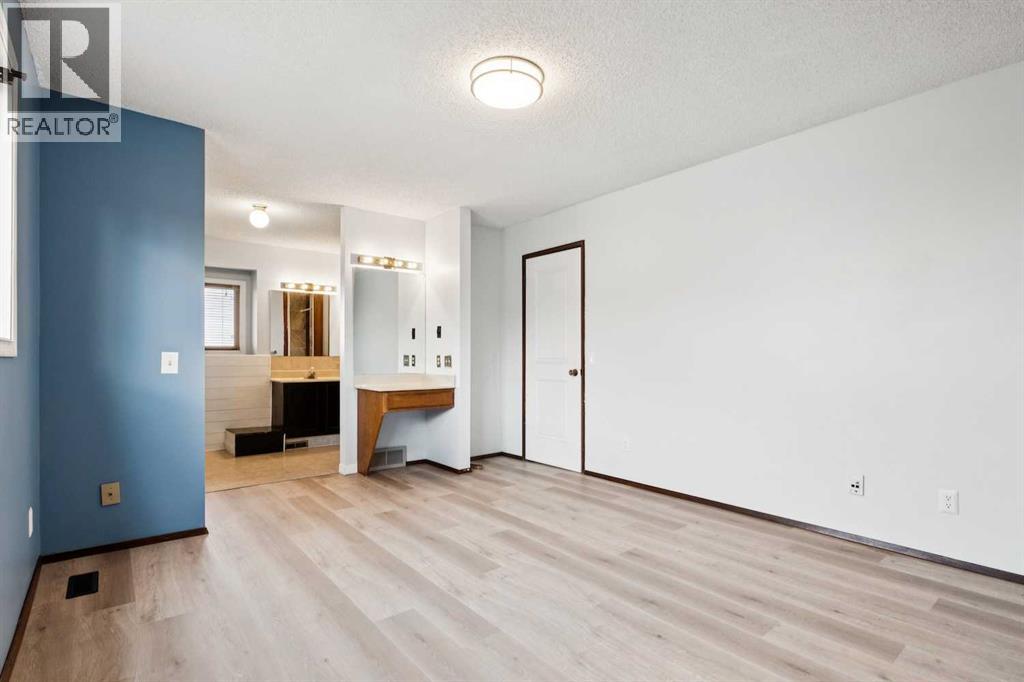 Photo 35 of 131 Macewan Glen Place Nw, Calgary AB