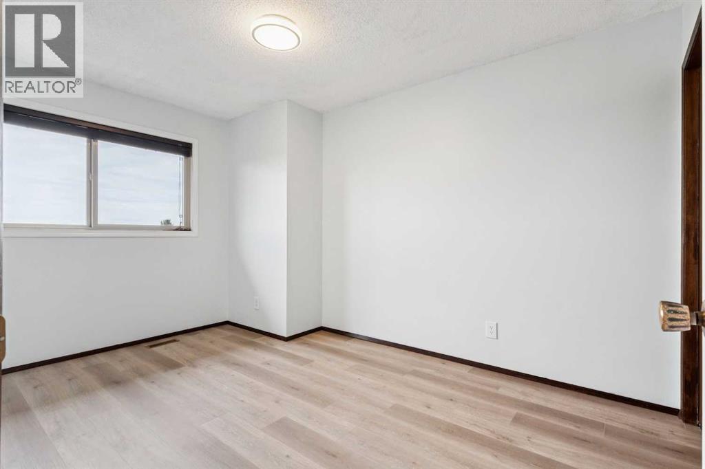 Photo 30 of 131 Macewan Glen Place Nw, Calgary AB