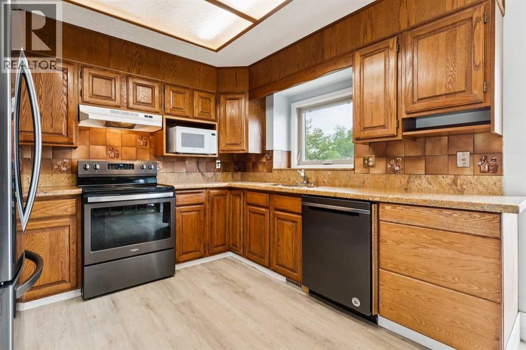 Photo 15 of 131 Macewan Glen Place Nw, Calgary AB