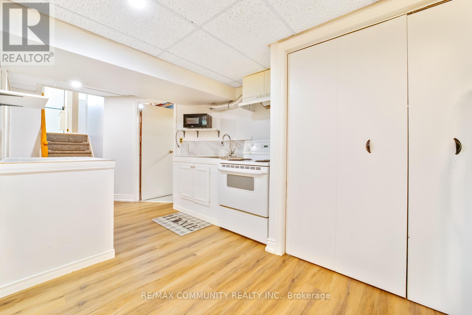 Photo 32 of 403 Gothic Drive, Oshawa ON