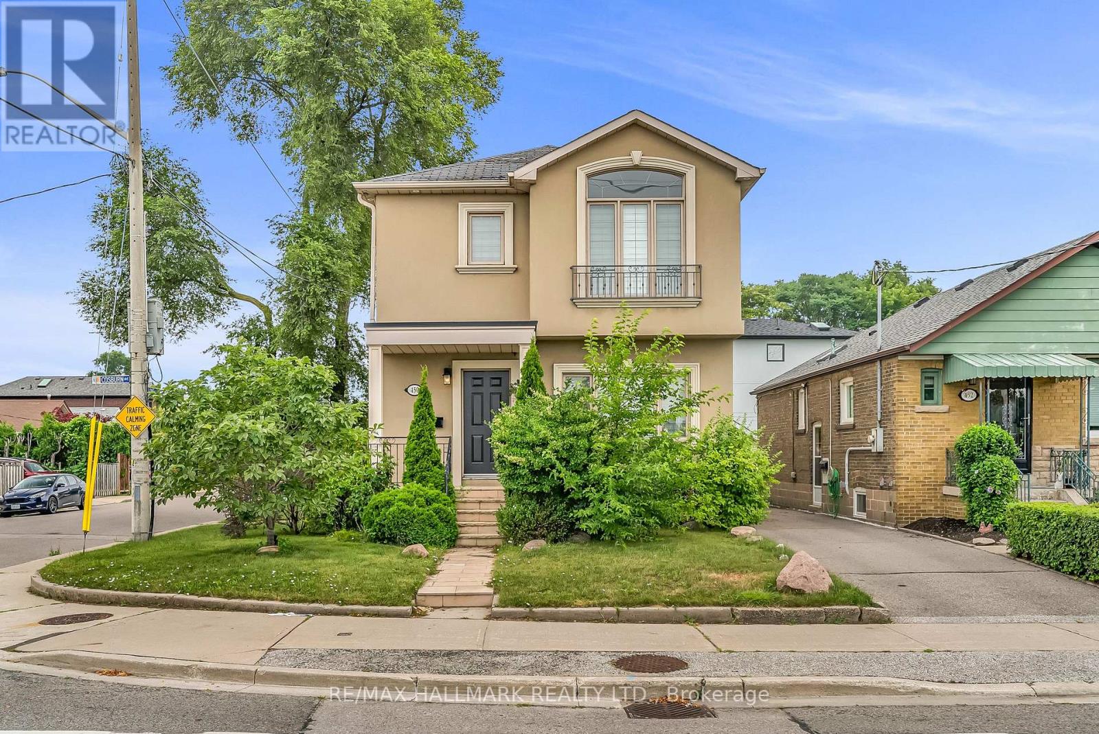 Photo 3 of 450 Cosburn Avenue, Toronto ON