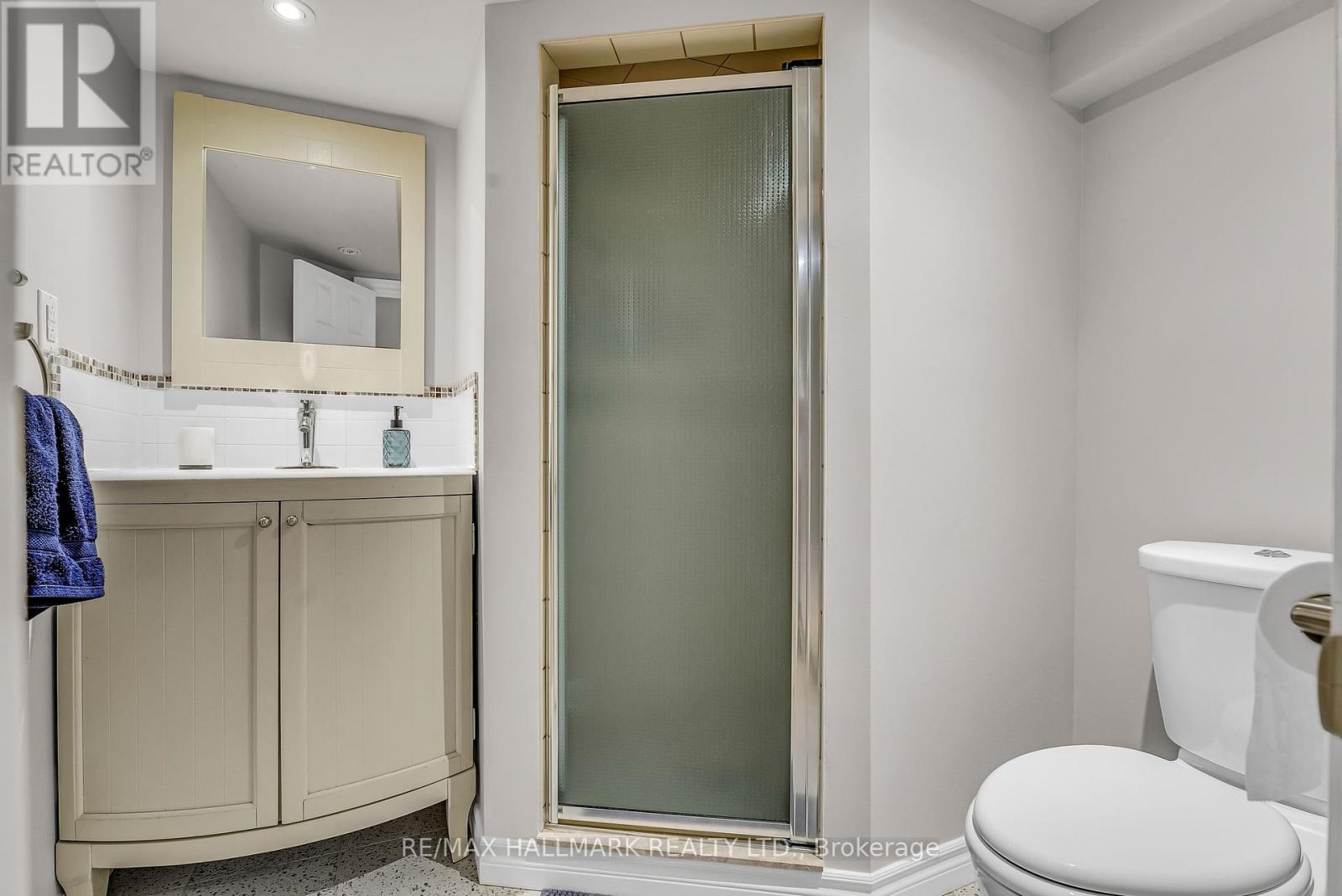 Photo 9 of 450 Cosburn Avenue, Toronto ON