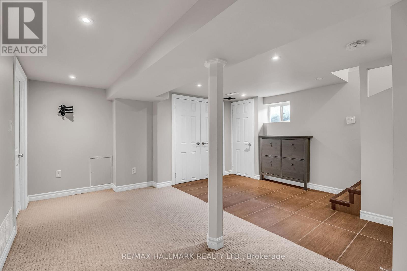 Photo 2 of 450 Cosburn Avenue, Toronto ON