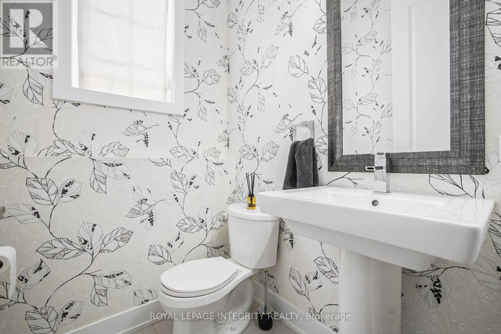 Photo 16 of 285 Meadowbreeze Drive, Ottawa ON
