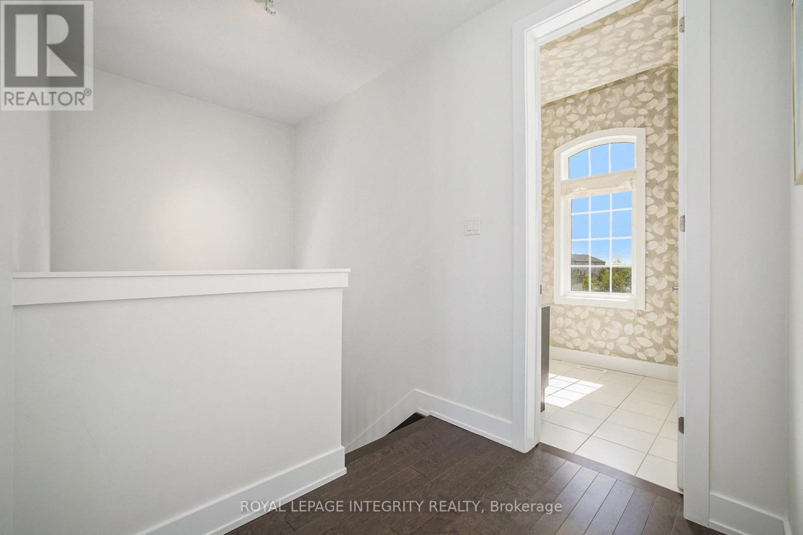 Photo 17 of 285 Meadowbreeze Drive, Ottawa ON