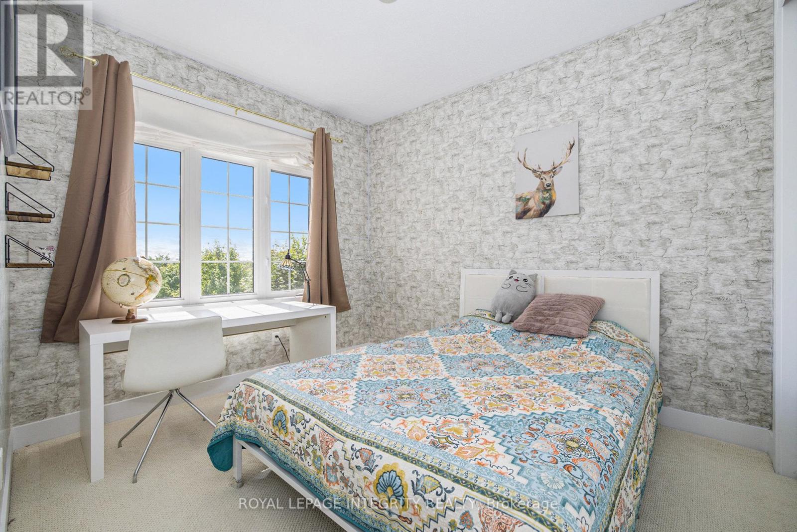 Photo 23 of 285 Meadowbreeze Drive, Ottawa ON