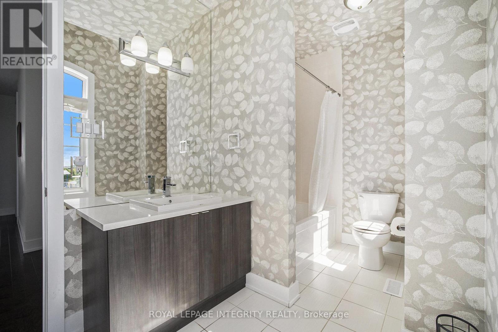 Photo 24 of 285 Meadowbreeze Drive, Ottawa ON