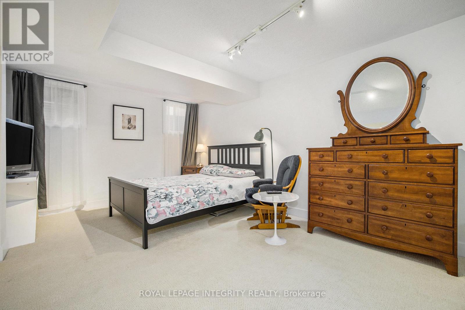 Photo 28 of 285 Meadowbreeze Drive, Ottawa ON