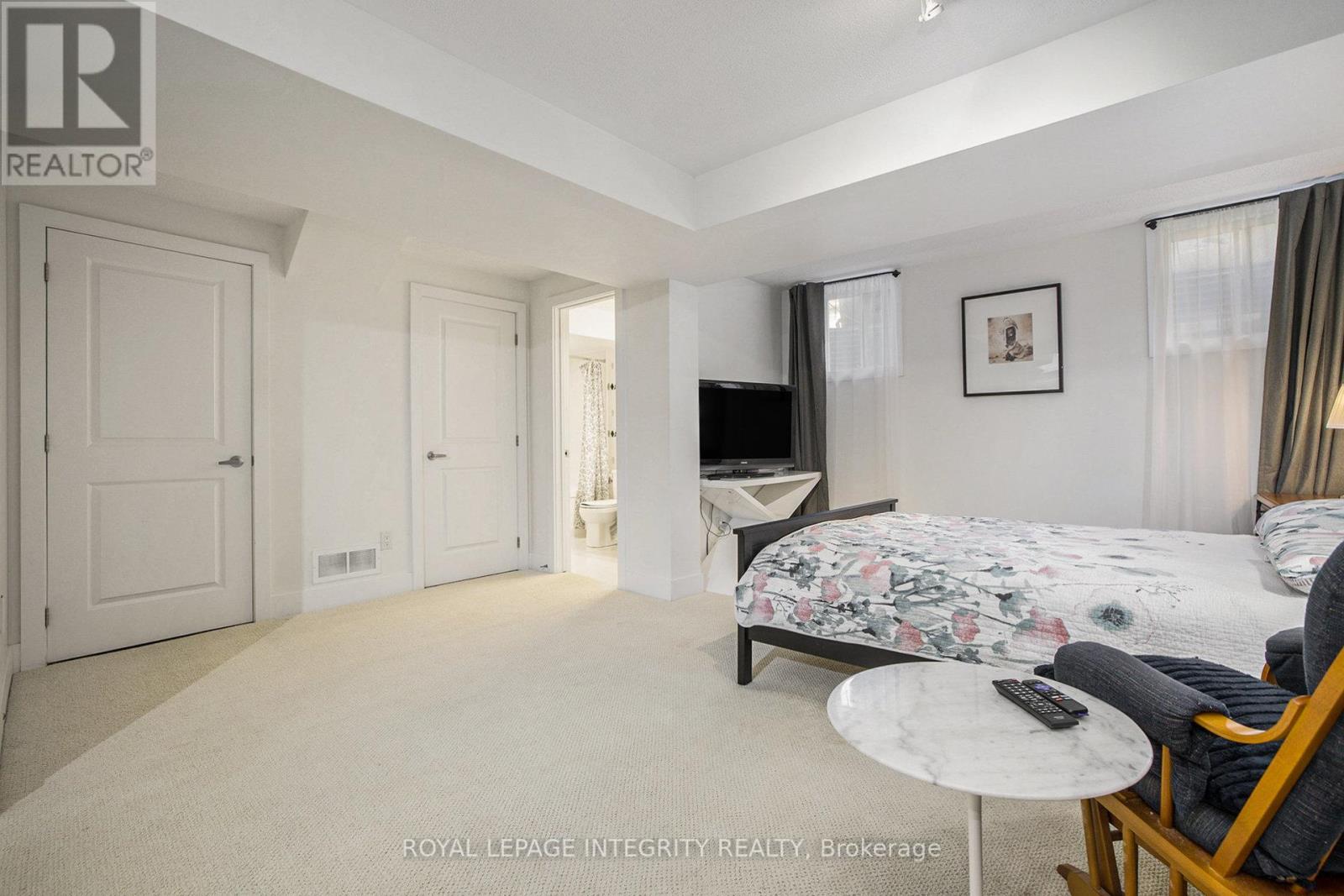 Photo 29 of 285 Meadowbreeze Drive, Ottawa ON
