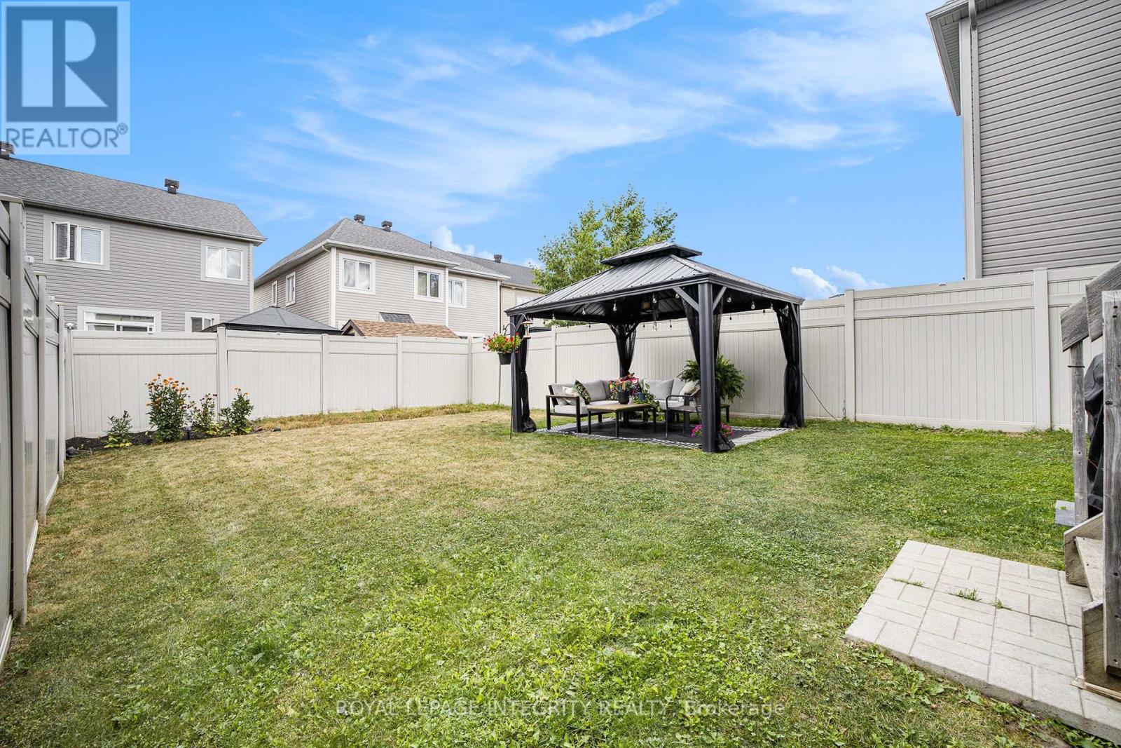 Photo 31 of 285 Meadowbreeze Drive, Ottawa ON