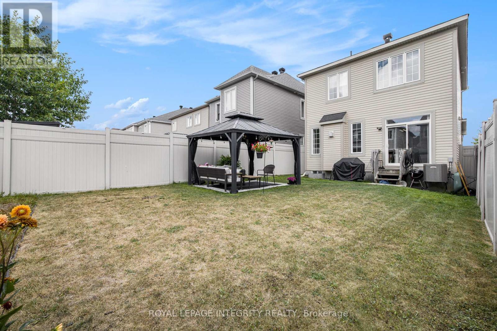 Photo 32 of 285 Meadowbreeze Drive, Ottawa ON
