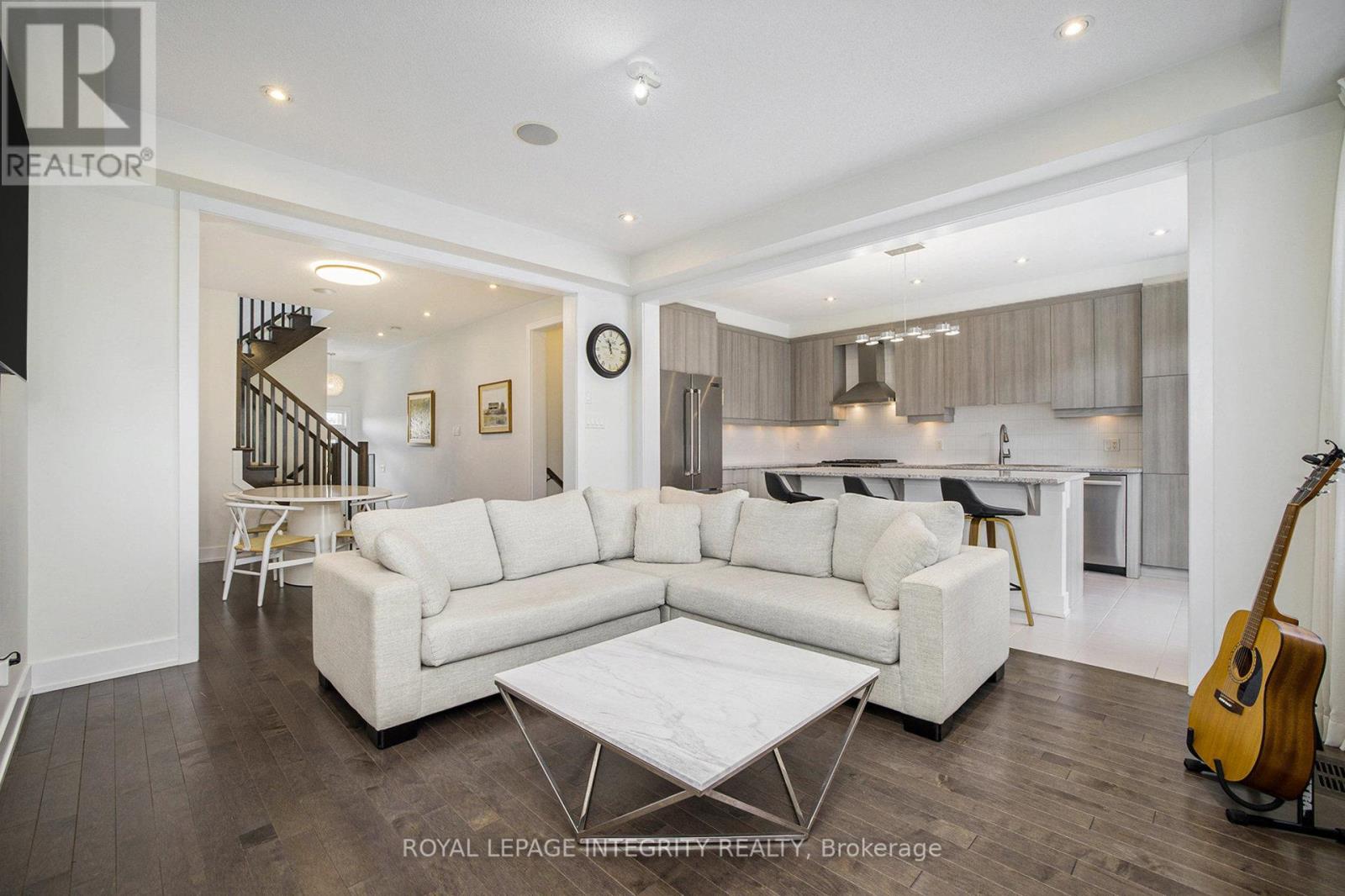 Photo 8 of 285 Meadowbreeze Drive, Ottawa ON