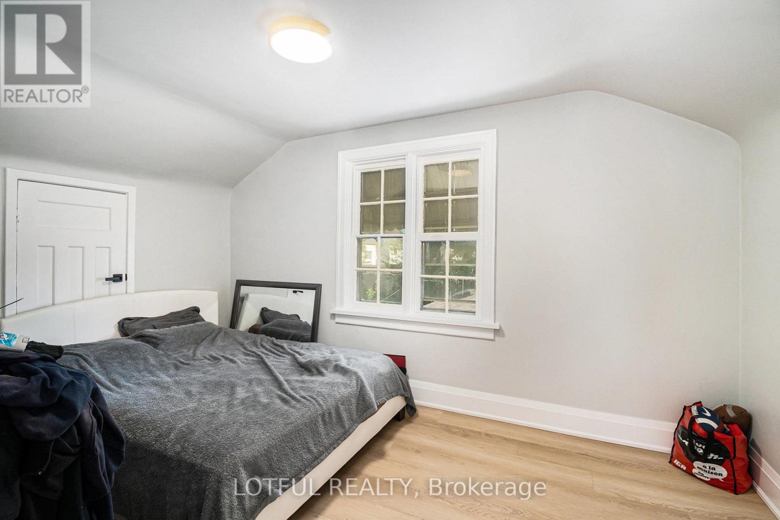 Photo 4 of 13 Pinehurst Avenue, Ottawa ON