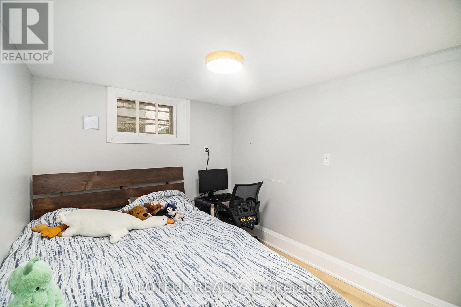 Photo 2 of 13 Pinehurst Avenue, Ottawa ON