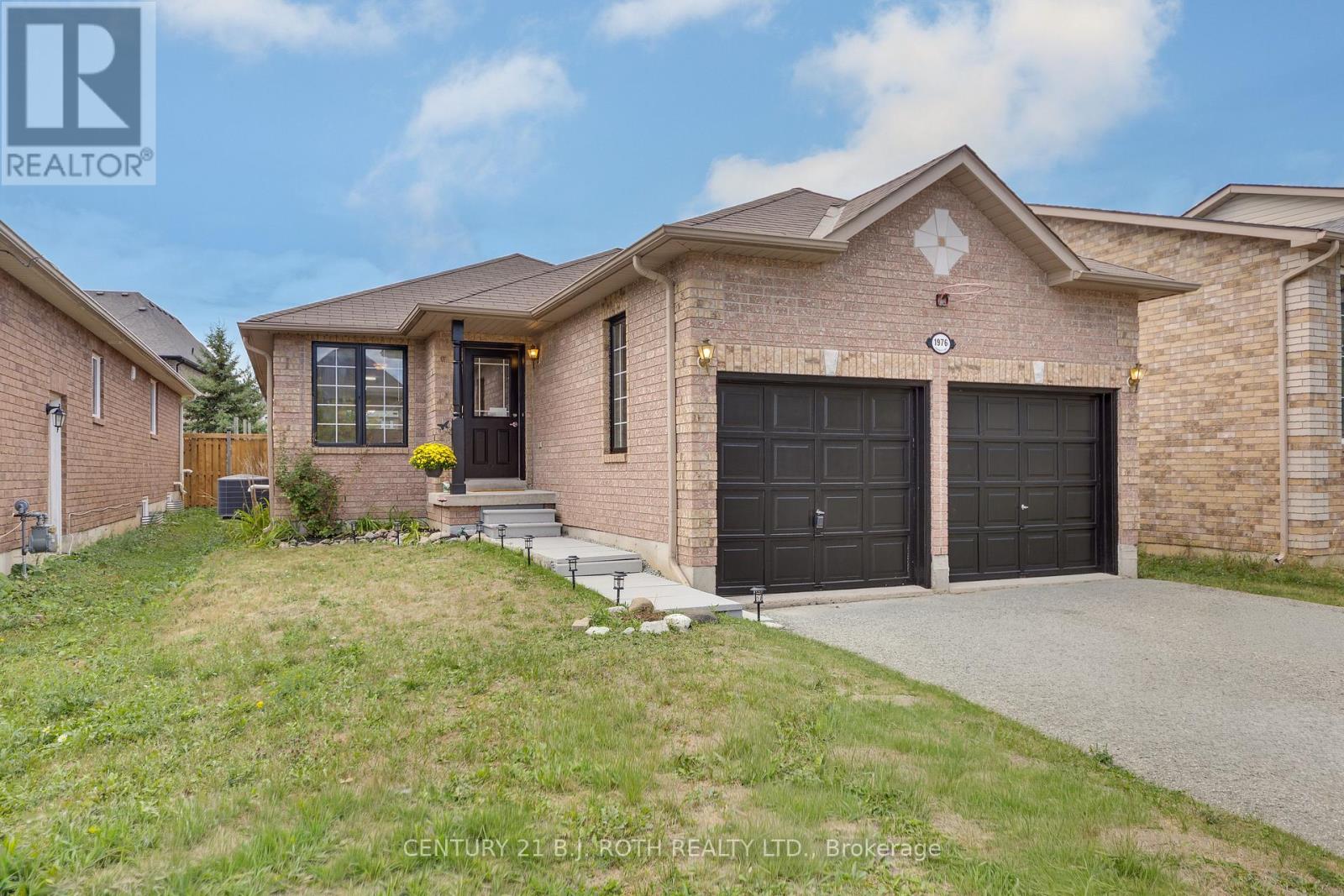 Photo 1 of 1976 Prince Court, Innisfil ON