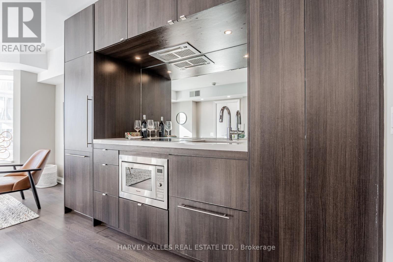 Photo 31 of 2308 155 Yorkville Avenue, Toronto ON