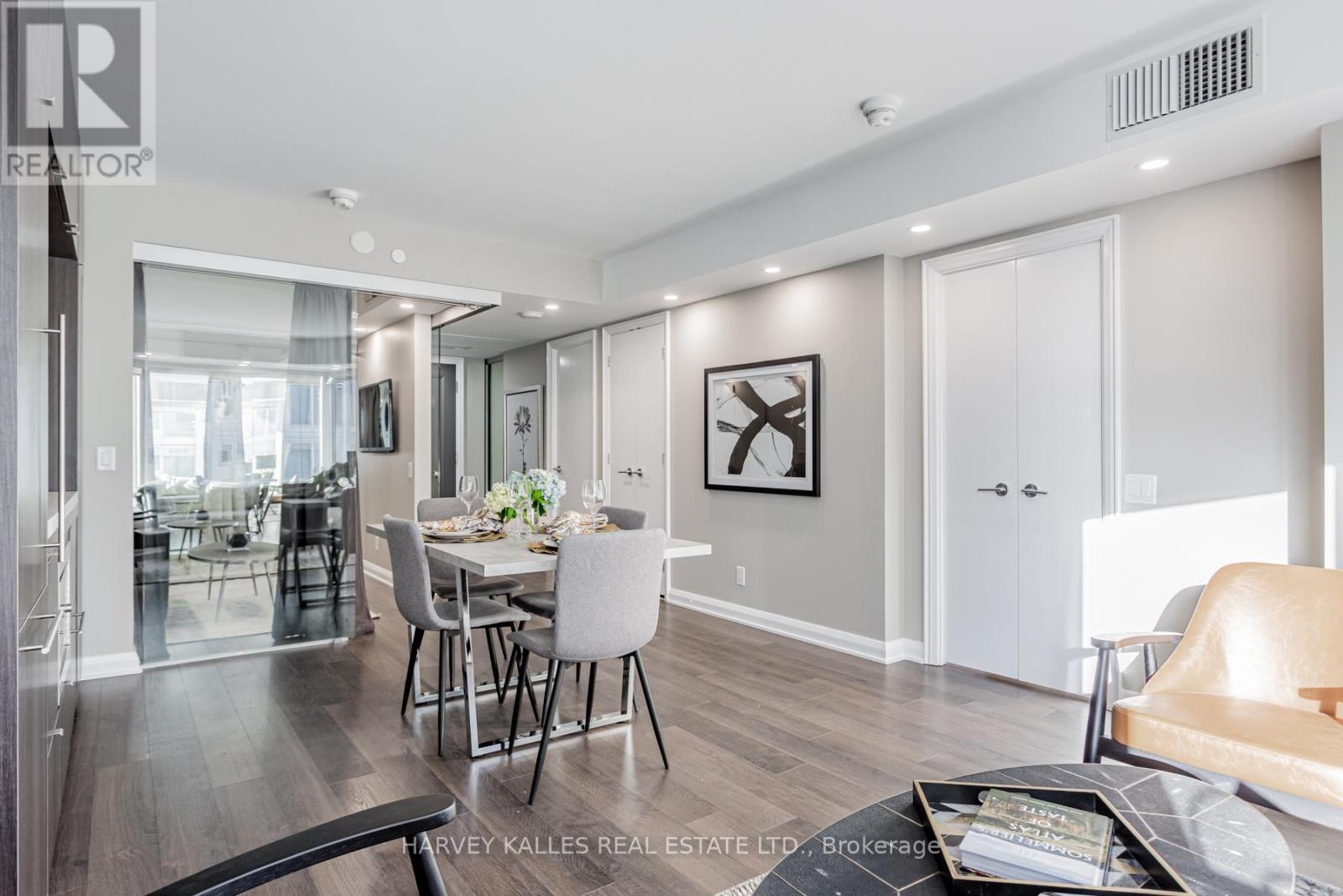 Photo 2 of 2308 155 Yorkville Avenue, Toronto ON