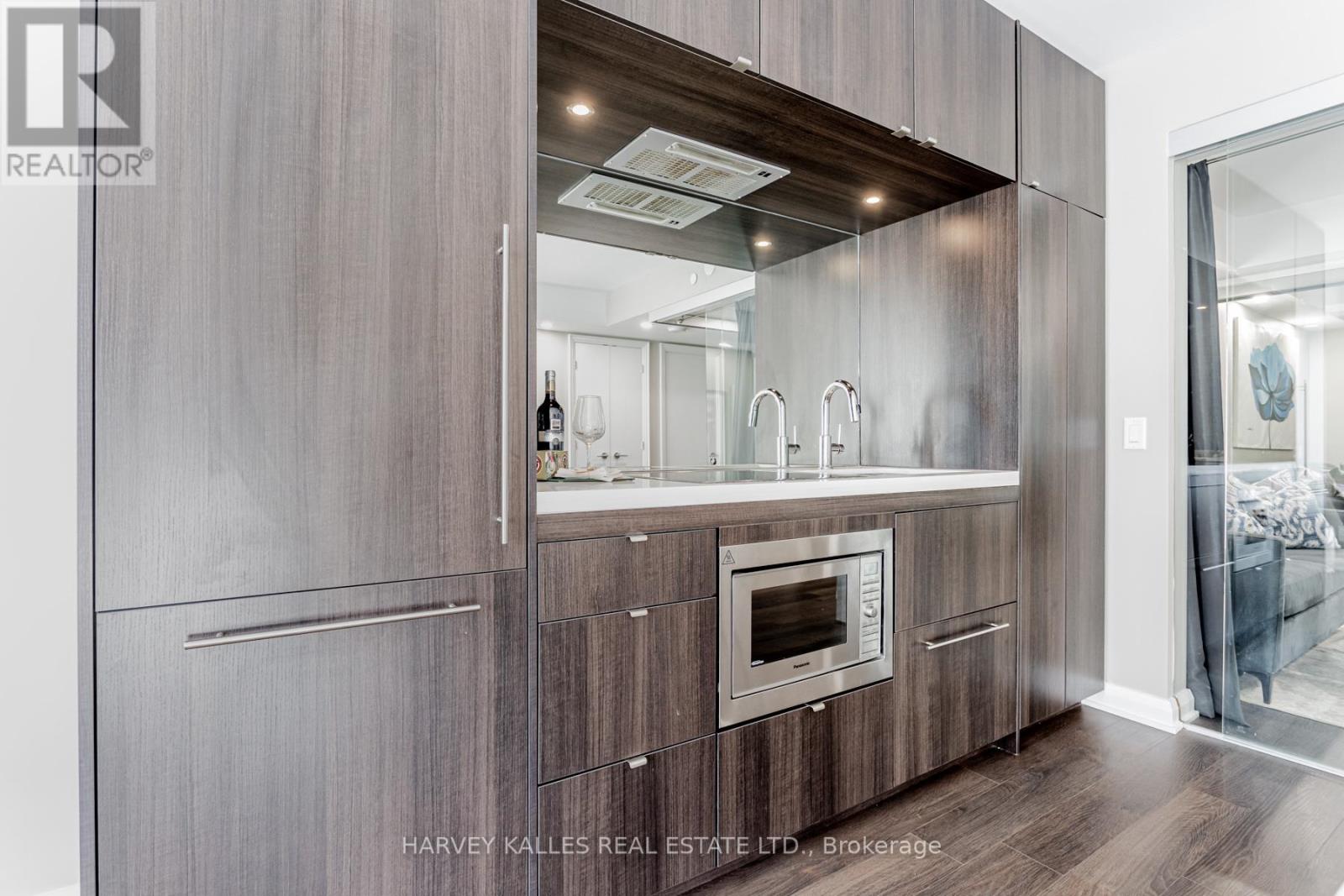 Photo 12 of 2308 155 Yorkville Avenue, Toronto ON