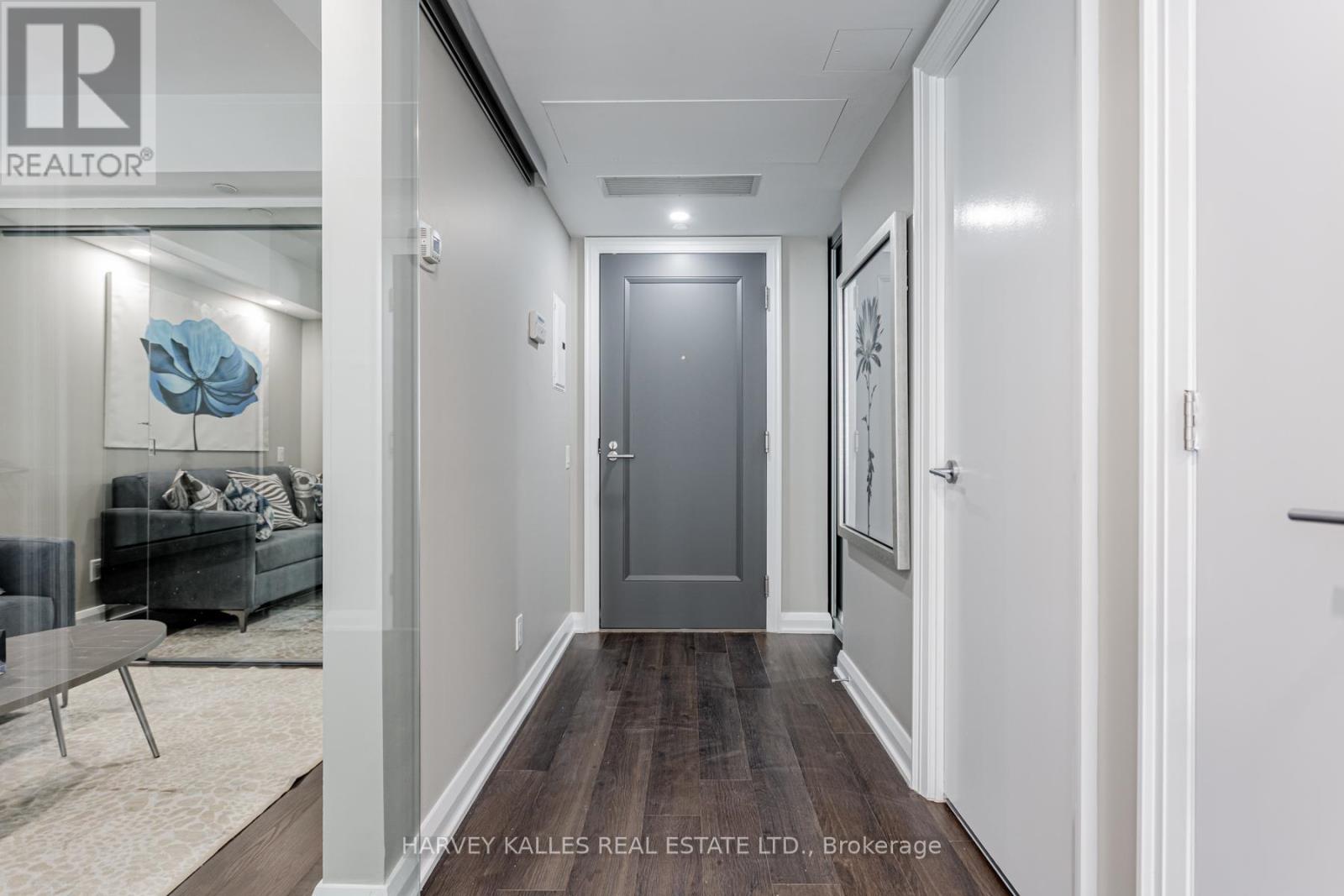 Photo 4 of 2308 155 Yorkville Avenue, Toronto ON