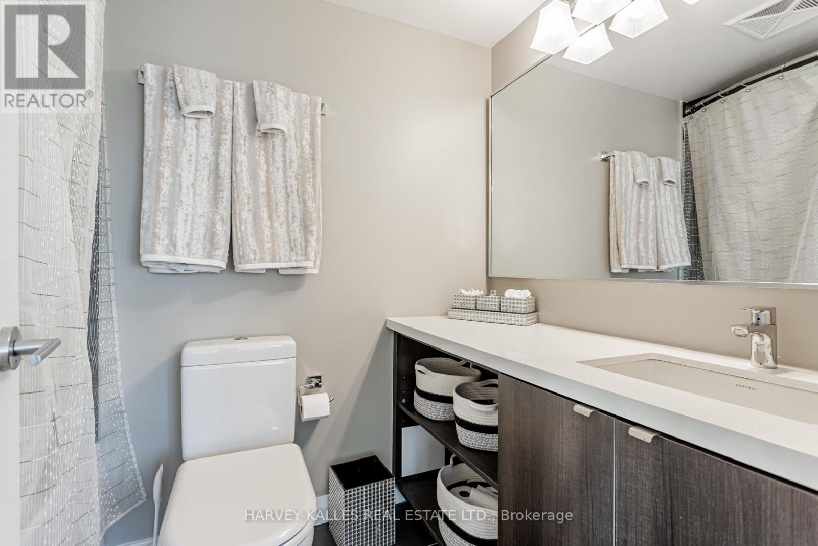 Photo 5 of 2308 155 Yorkville Avenue, Toronto ON