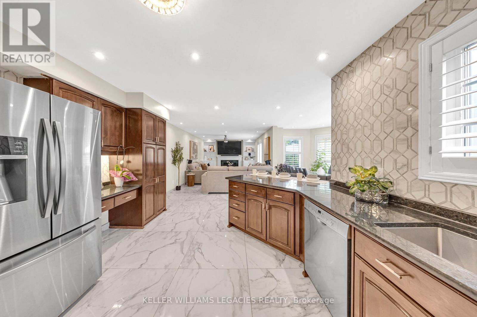 Photo 8 of 43 Allayden Drive, Whitby ON