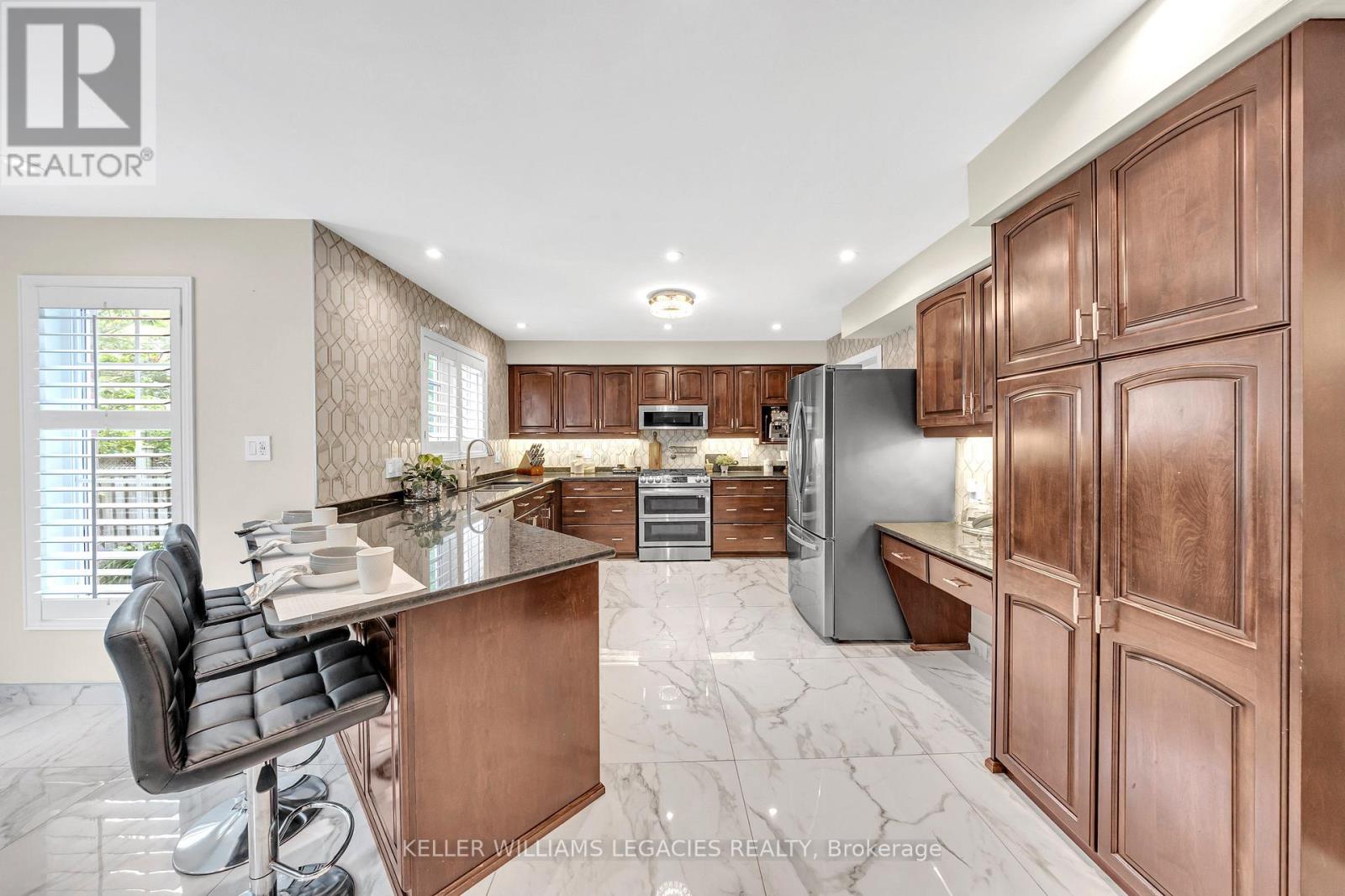 Photo 6 of 43 Allayden Drive, Whitby ON
