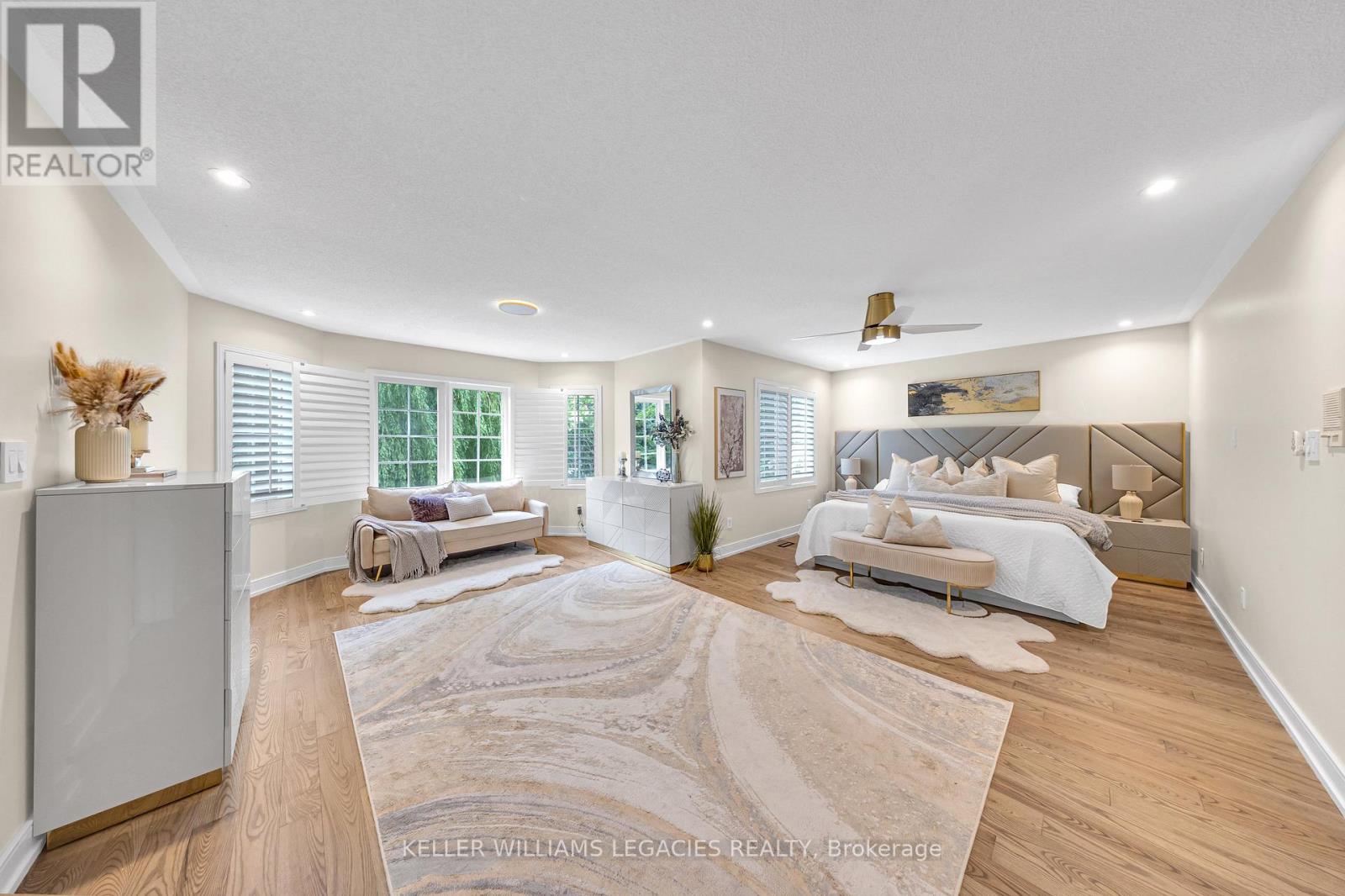 Photo 2 of 43 Allayden Drive, Whitby ON
