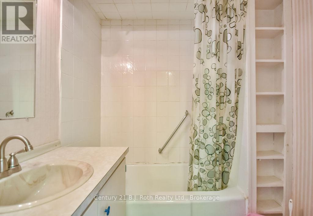 Photo 4 of 377 Barrie Road, Orillia ON