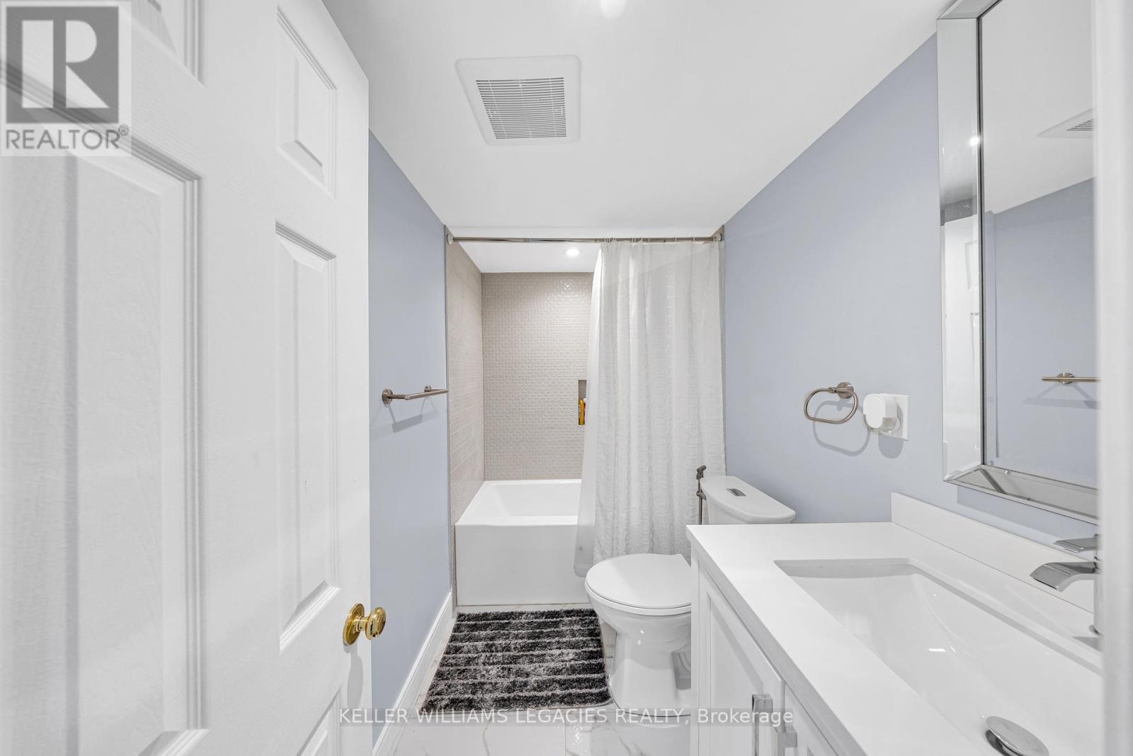 Photo 26 of 43 Allayden Drive, Whitby ON