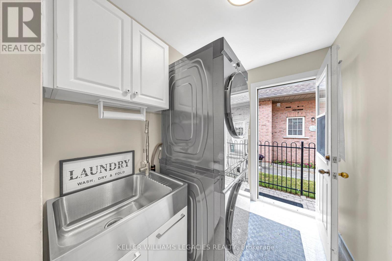 Photo 5 of 43 Allayden Drive, Whitby ON