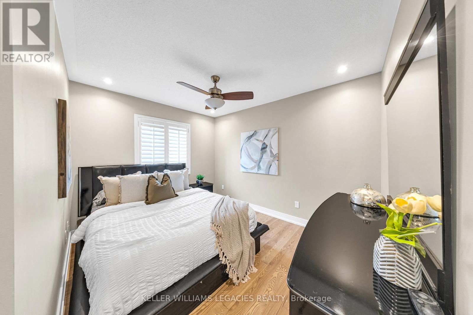 Photo 34 of 43 Allayden Drive, Whitby ON