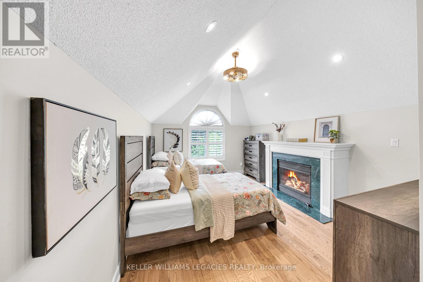 Photo 3 of 43 Allayden Drive, Whitby ON