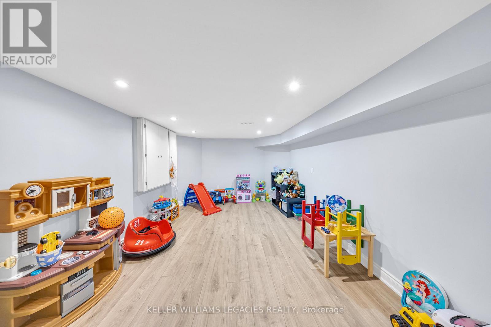 Photo 40 of 43 Allayden Drive, Whitby ON