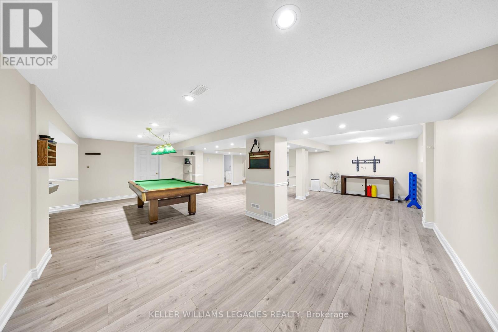Photo 10 of 43 Allayden Drive, Whitby ON