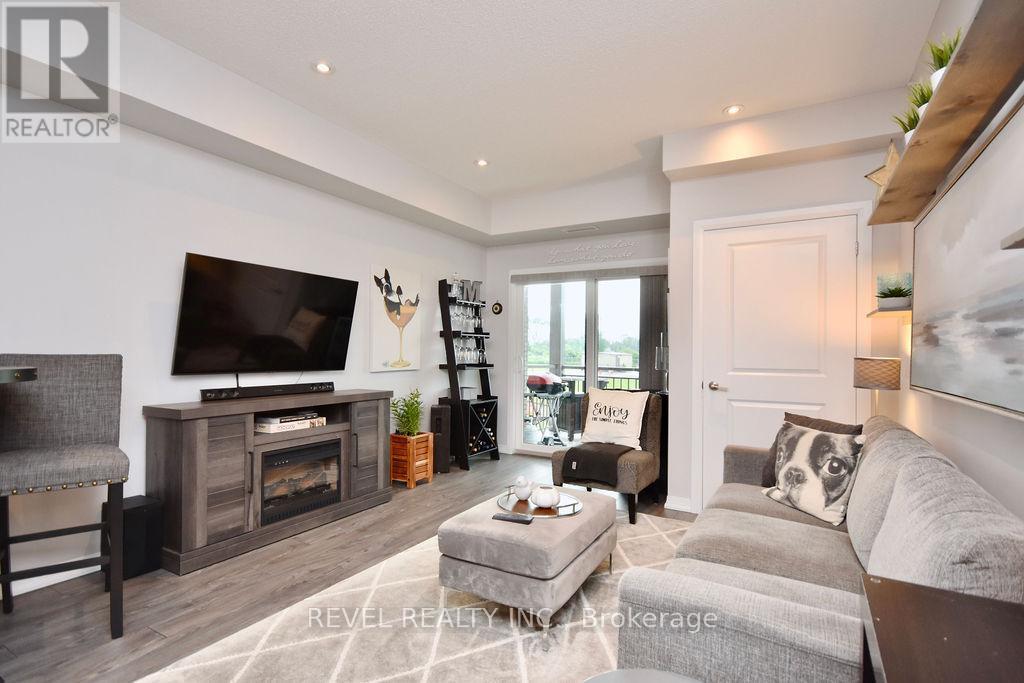Photo 3 of 208 299 Cundles Road E, Barrie ON