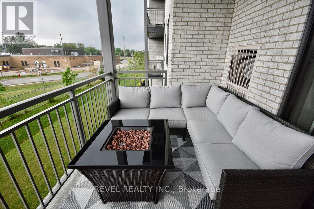 Photo 7 of 208 299 Cundles Road E, Barrie ON