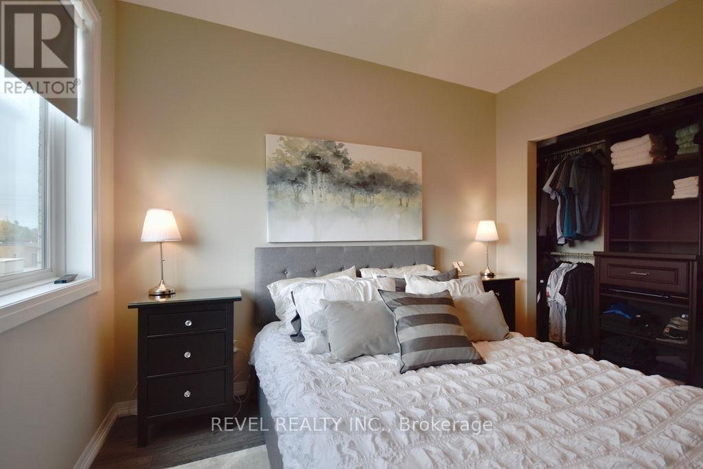 Photo 9 of 208 299 Cundles Road E, Barrie ON