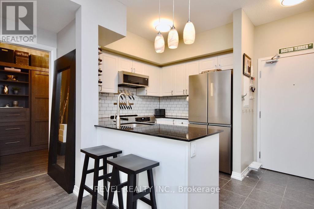 Photo 18 of 208 299 Cundles Road E, Barrie ON