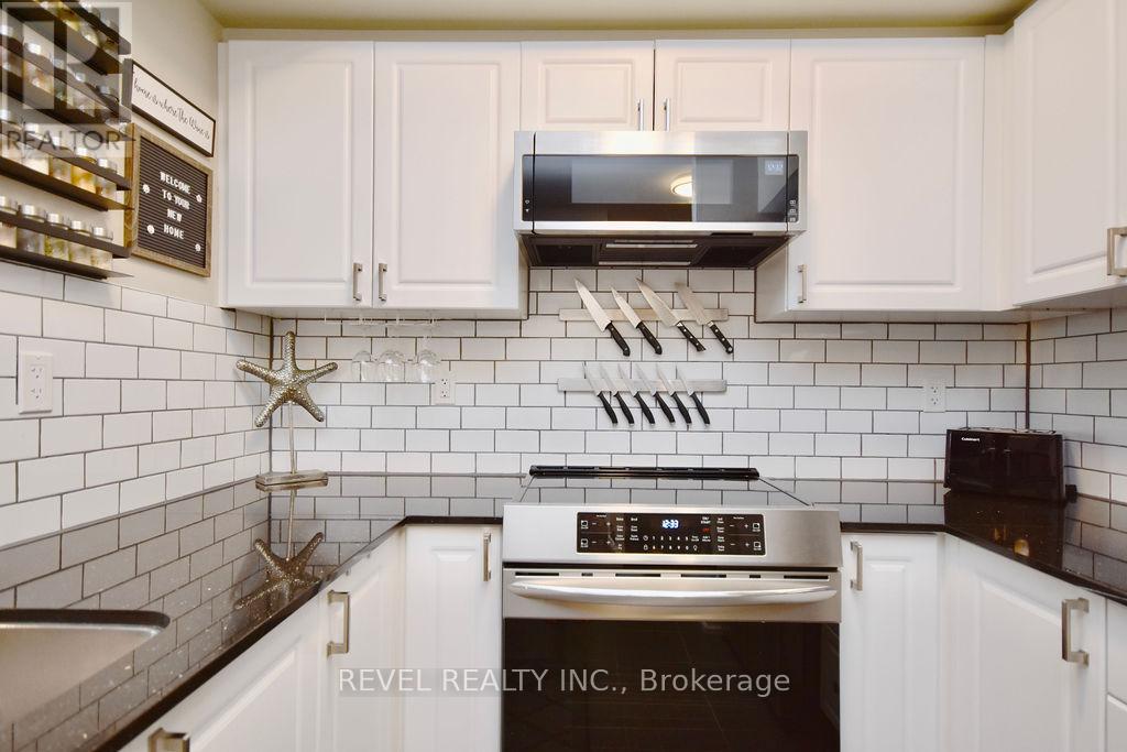 Photo 19 of 208 299 Cundles Road E, Barrie ON