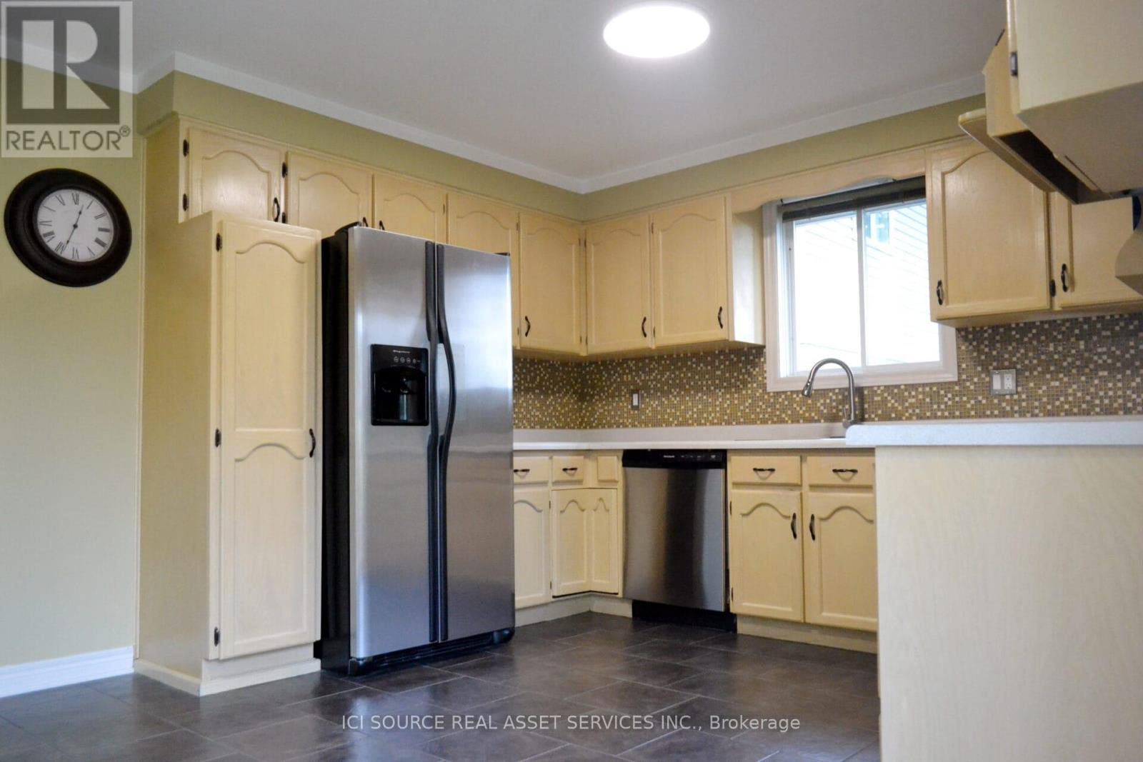 Photo 12 of 640 Delaware Avenue, Lasalle ON