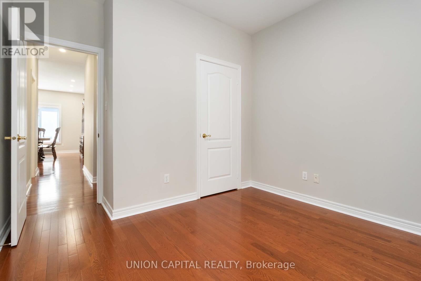 Photo 12 of 2805 Bushland Crescent, Mississauga ON
