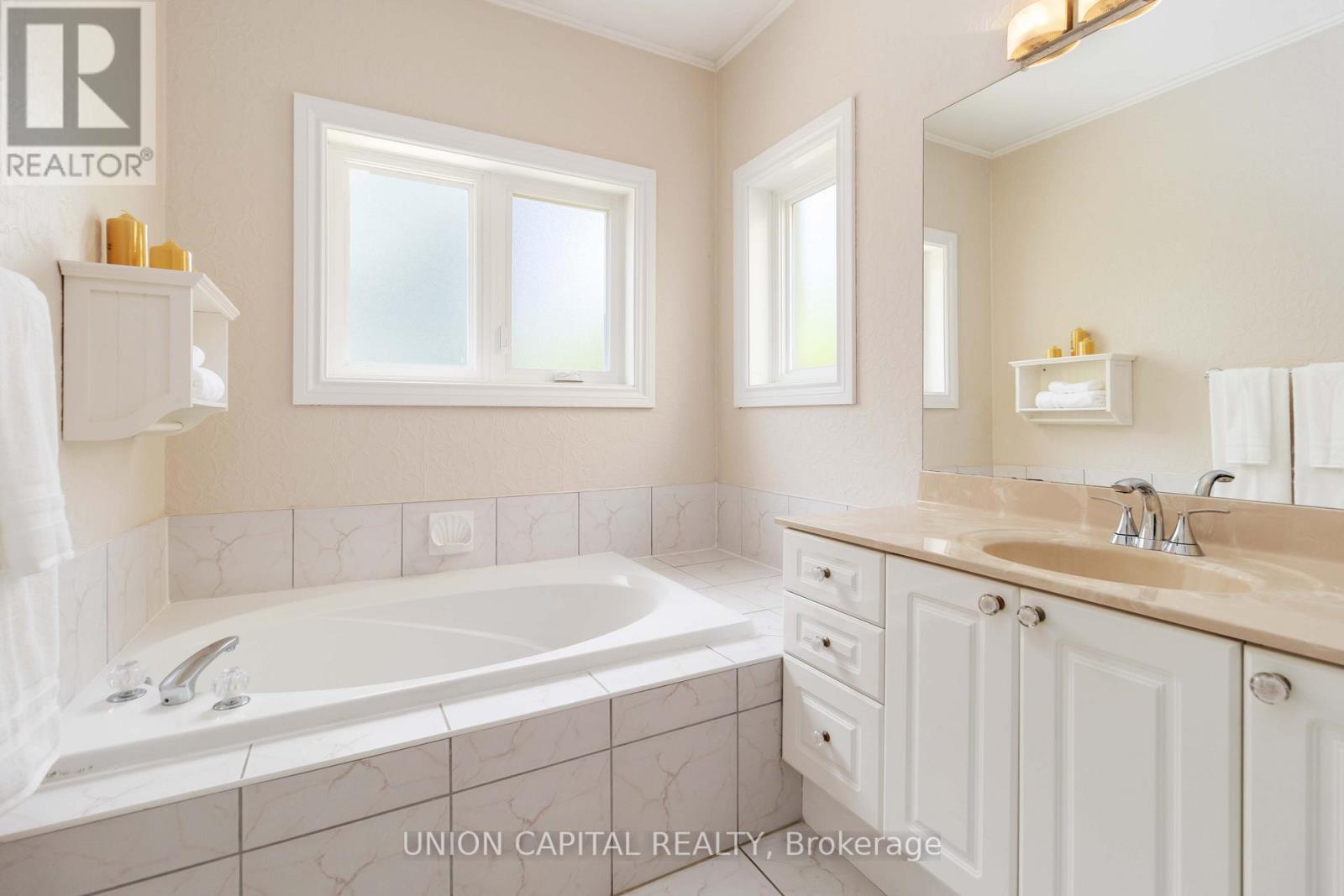 Photo 10 of 2805 Bushland Crescent, Mississauga ON
