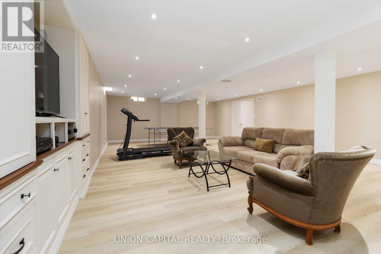 Photo 3 of 2805 Bushland Crescent, Mississauga ON
