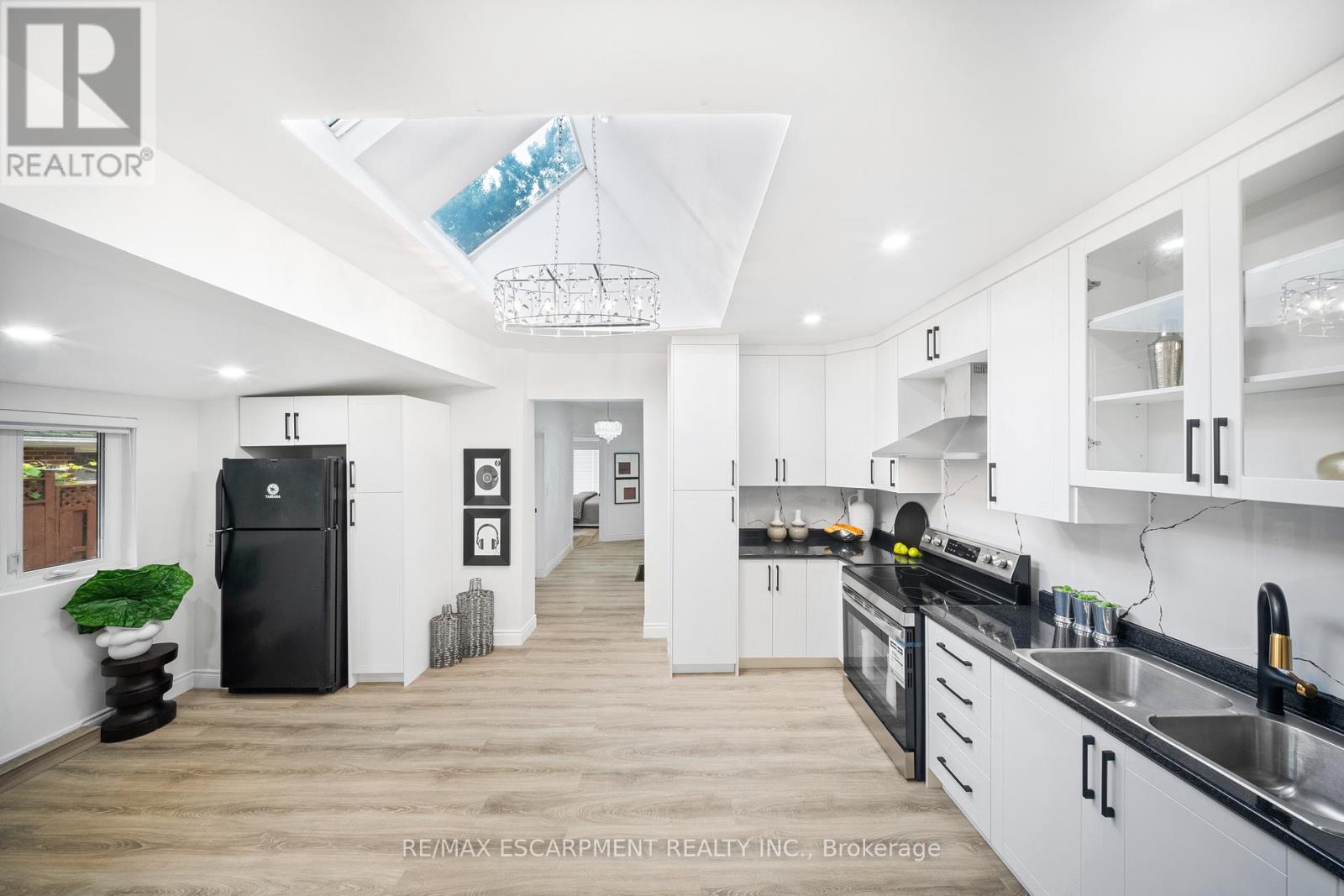 Photo 19 of 665 Kipling Avenue, Toronto ON
