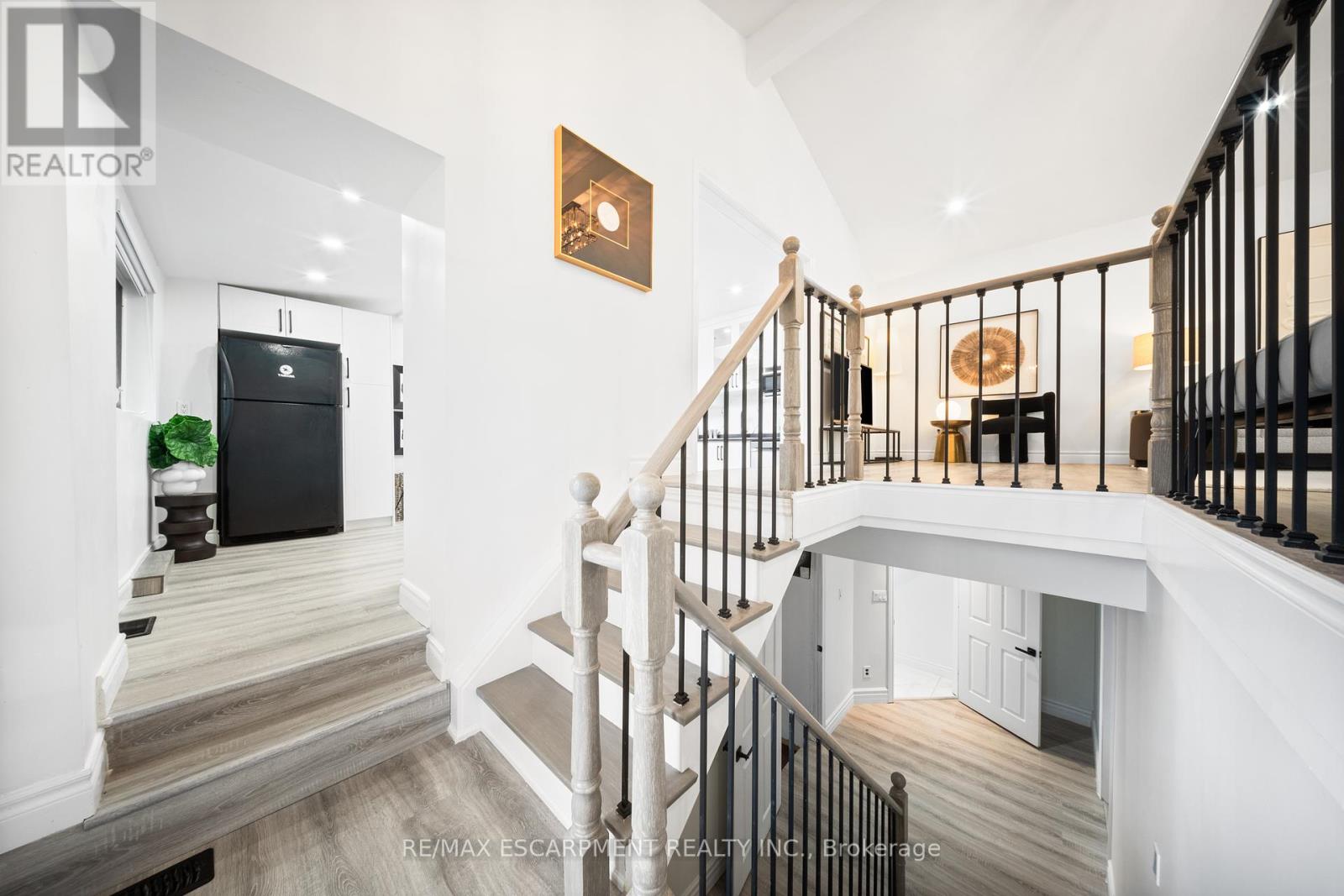 Photo 6 of 665 Kipling Avenue, Toronto ON