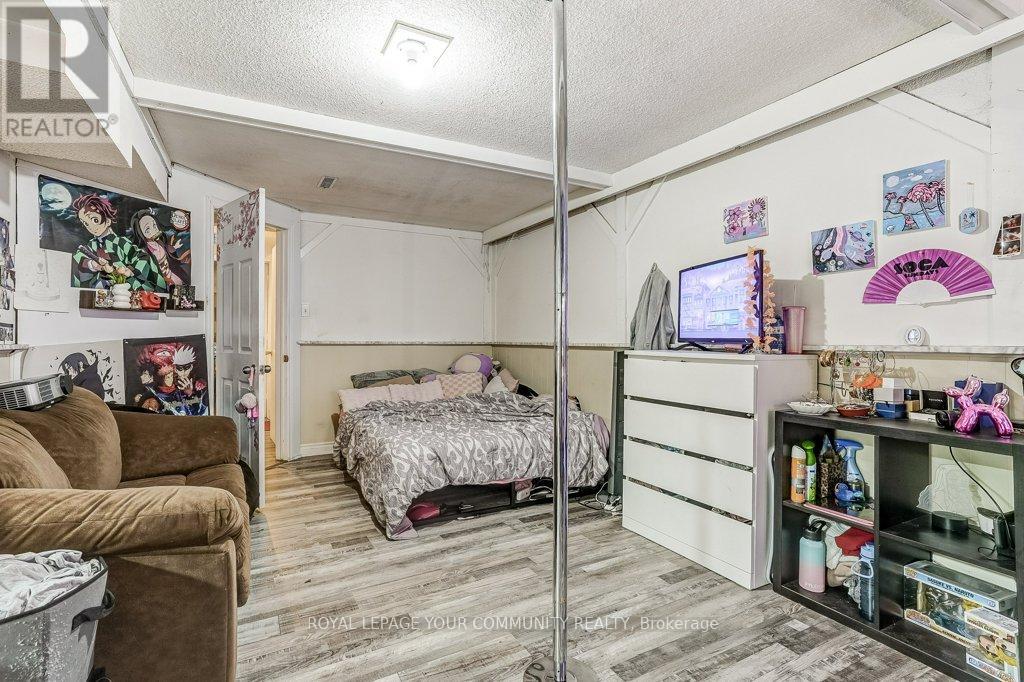 Photo 13 of 2290 Delkus Crescent, Mississauga ON