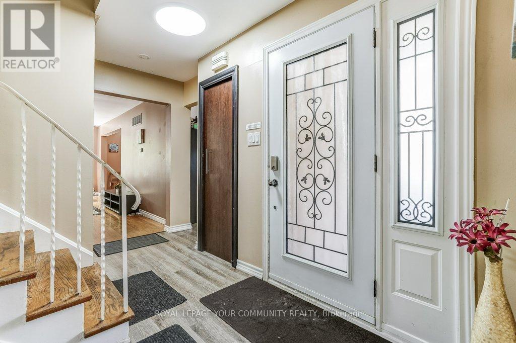 Photo 15 of 2290 Delkus Crescent, Mississauga ON