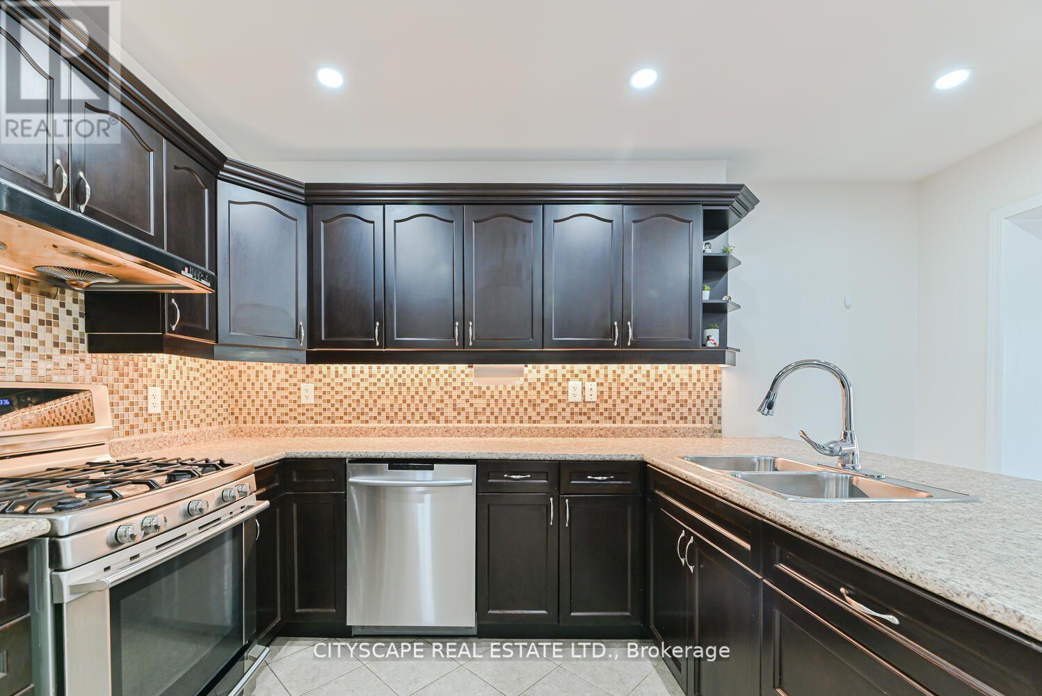 Photo 34 of 553 Pharo Point, Milton ON