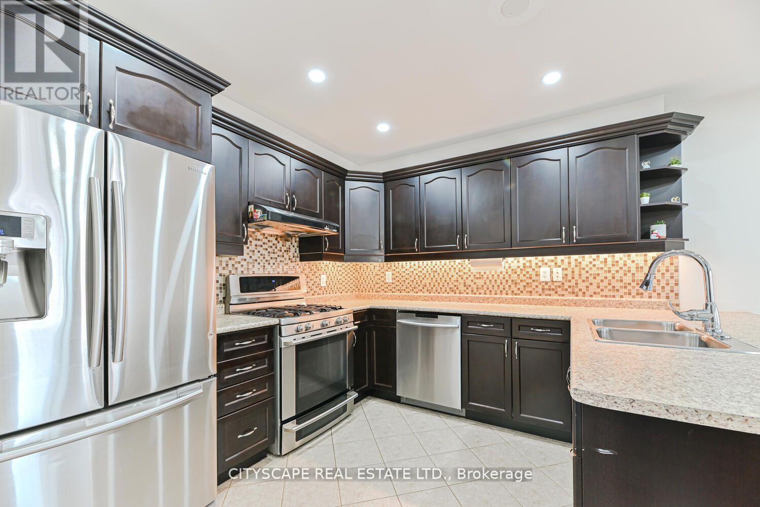 Photo 3 of 553 Pharo Point, Milton ON