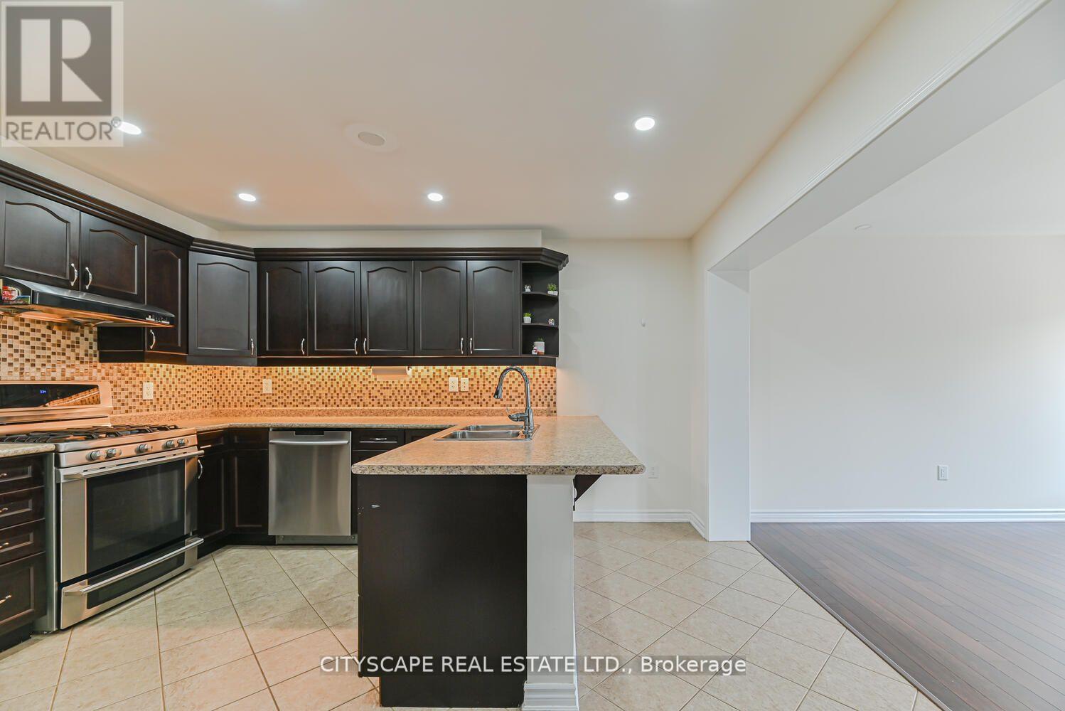 Photo 32 of 553 Pharo Point, Milton ON